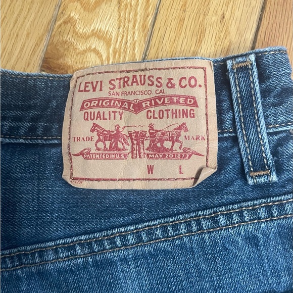 LEVI’S - relaxed straight leg jeans 559 jeans turned into Daisy Duke cut offs - Picture 3 of 9